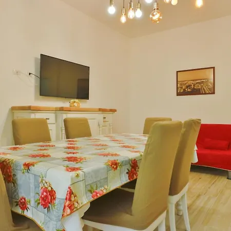 Apartment Il Giardino Di Magi - In Centro A